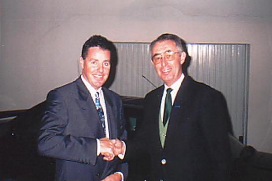 Jean Claude avec Stephen Roche... livraison d'une voiture- Octobre 1994